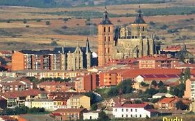 Apartamento San Andrés.Piso amueblado en Astorga. Cerca del camino de Santiago. Aparcamiento privado bicis.